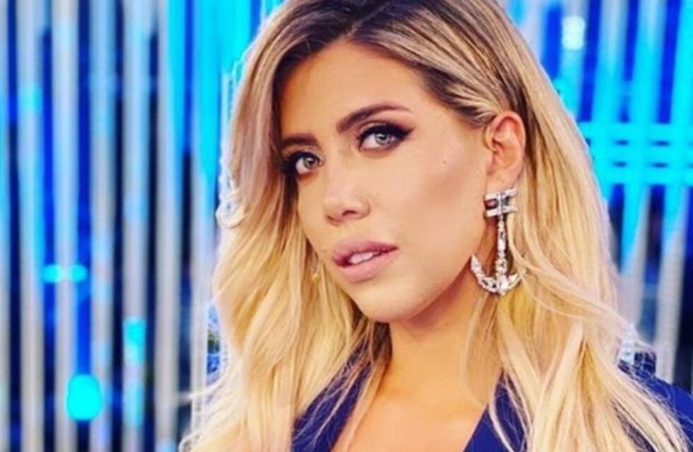 Con los ojos cerrados y la mano en sus pechos, Wanda Nara deslumbró a sus seguidores