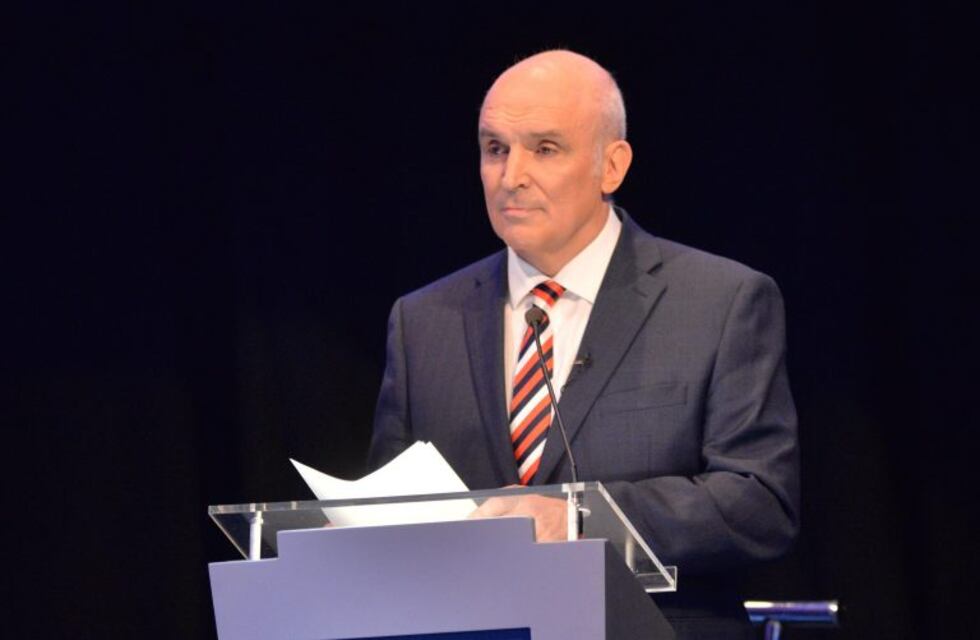 Espert "rompe la cuarentena" en Azul y Olavarría