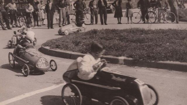 Carrera de autos a pedal, tres arroyos década del 50