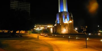 Atraparon a un delincuente frente al Monumento y lo molieron a golpes