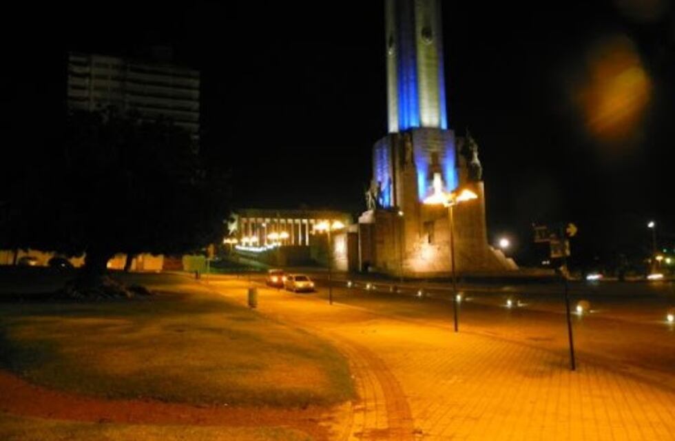 Atraparon a un delincuente frente al Monumento y lo molieron a golpes