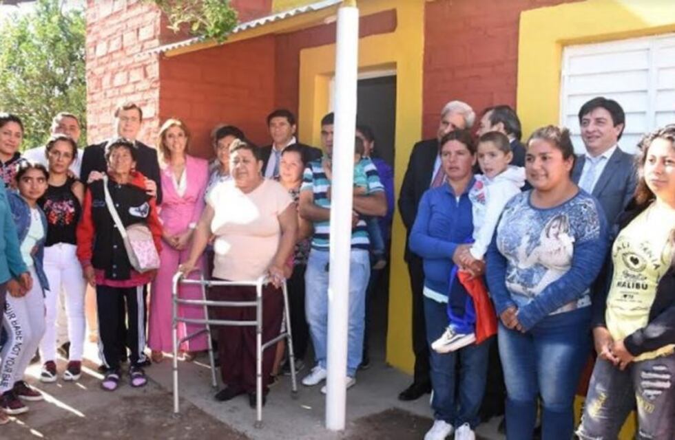 Zamora entregó viviendas en Villa Río Hondo