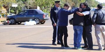 Imagen archivo\u002E Escena del accidente donde murió ayer un joven de 19 años en el cruce de esas avenidas\u002E