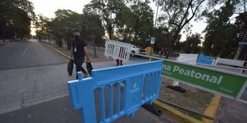El Parque Sarmiento ya fue vallado\u002E Y habrá controles\u002E Se pide a la sociedad que cumpla con lo establecido para estas salidas\u002E
