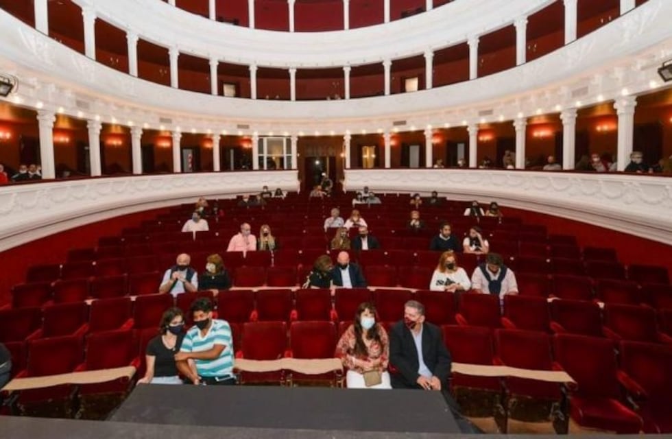 El show debe continuar: cómo fue la reapertura del Teatro Mitre