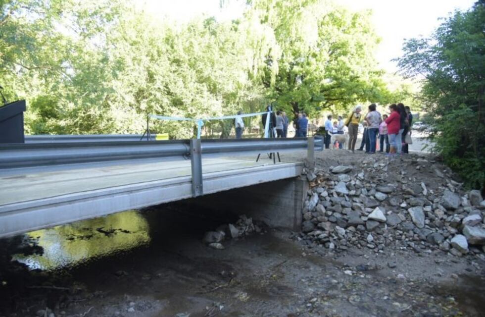 Alta Gracia: se inauguró el nuevo puente sobre el arroyo Los Paredones