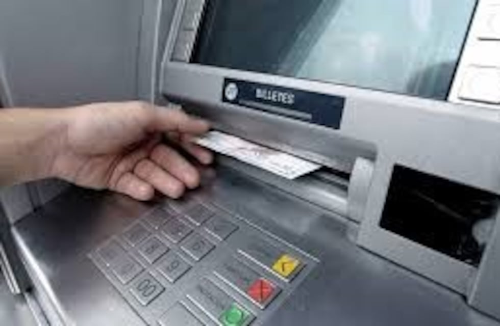 Recuperaron la plata que le robaron a una azuleña con el cuento del tío