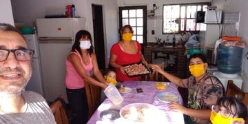 Cristian y Gabriela trabajando a diario y en familia\u002E