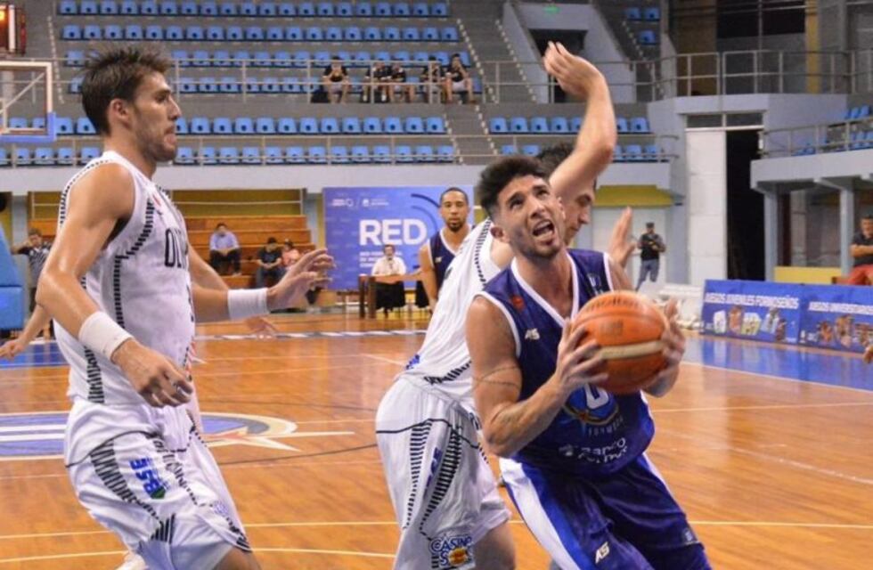 La Unión de Formosa visita a Regatas en Corrientes