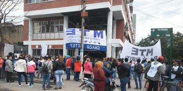 La sede fue violentada por los manifestantes\u002E