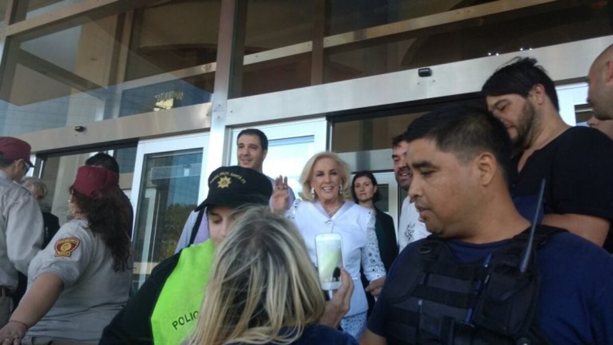 Luego del almuerzo, Mirtha salió al encuentro de sus fans en el hotel de Puerto Norte