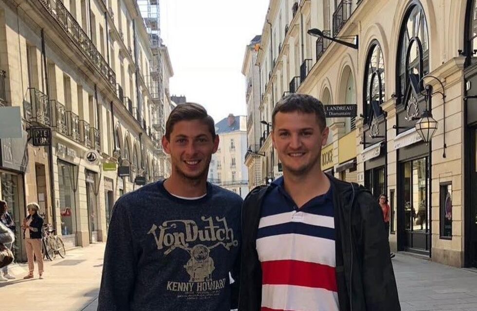 Los amigos de Emiliano Sala esperaban confirmación de la familia en Europa