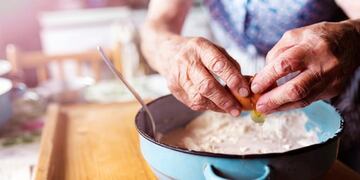 Abuela cocinando