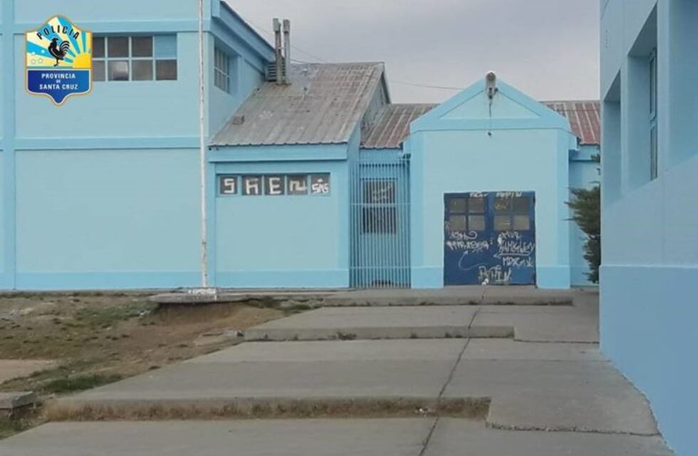 Atrapan in fraganti a una persona intentando robar la escuela 74