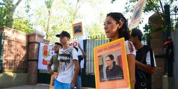La sociedad reclama justicia en la puerta donde funcionaba el ex Instituto Próvolo\u002E