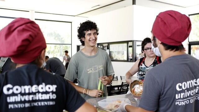 La "Beca de Comedor por emergencia sanitaria" está destinada a estudiantes que se encuentren en situación de vulnerabilidad.