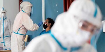 EEUU pedirá una prueba diagnóstica negativa de Covid-19 para ingresar en el país por vía aérea (Foto: Ezequiel BECERRA / AFP)