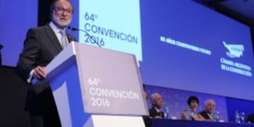 DYN618, BUENOS AIRES 11/10/16, EL SECRETARIO DE OBRAS PUBLICAS, DANIEL CHAIN, EXPONE DURANTE EL ACTO DE APERTURA DE LA 64 CONVENCION DE LA CAMARA ARGENTINA DE LA CONSTRUCCION, EN EL HOTEL SHERATON DE LA CIUDAD DE BUENOS AIRES.FOTO:DYN/PABLO AHARONIAN. c