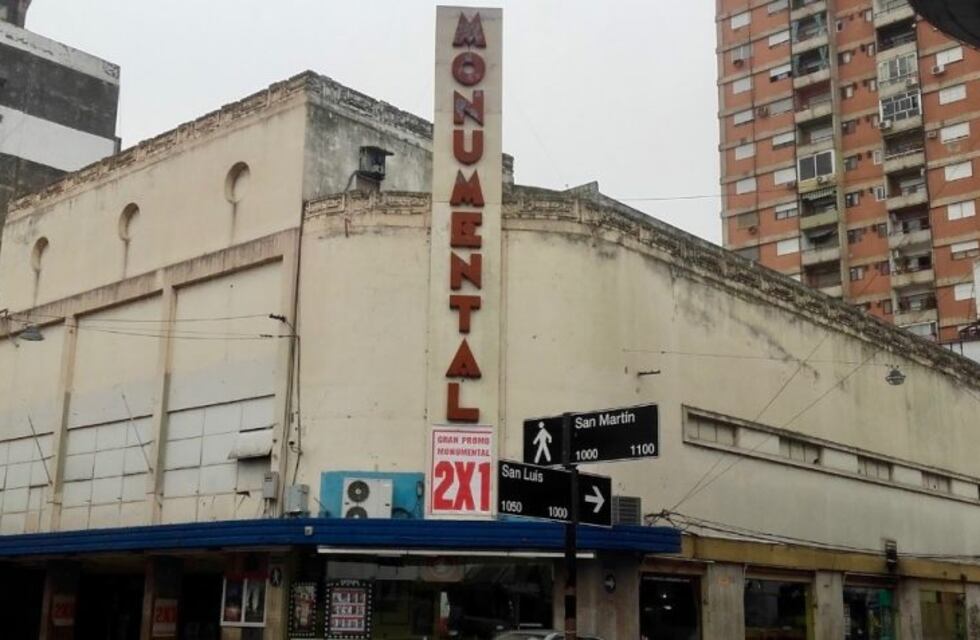 Reabre el cine Monumental, que será remodelado por completo