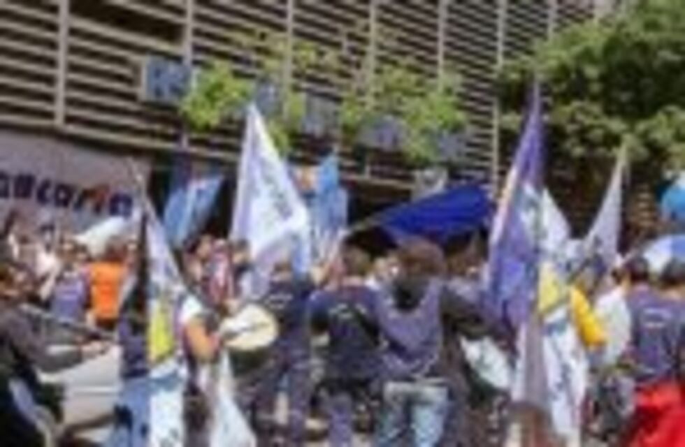 Restricción de la atención bancaria este martes