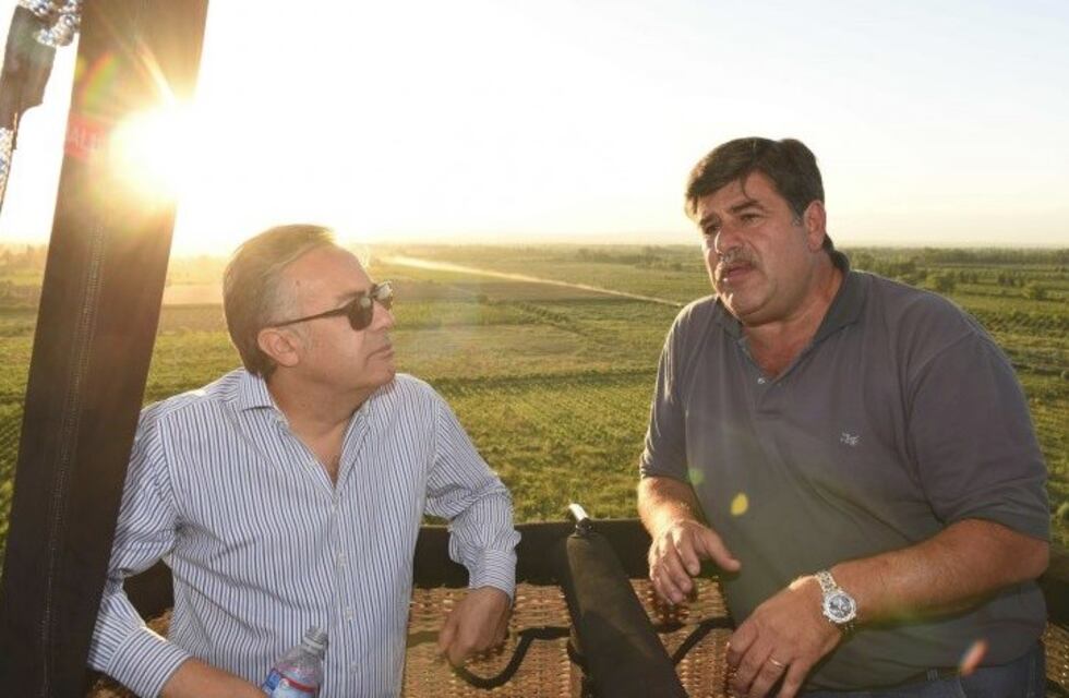 El gobernador Cornejo y intendente Abed recorrieron Junín en globo aerostático