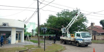 Fuertes vientos provocaron la caída de la antena de una radio en Miramar (Foto: El diario de Miramar)