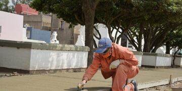 AMA y el Municipio de Arroyito ralizan mejoras en el Cementerio Municipal