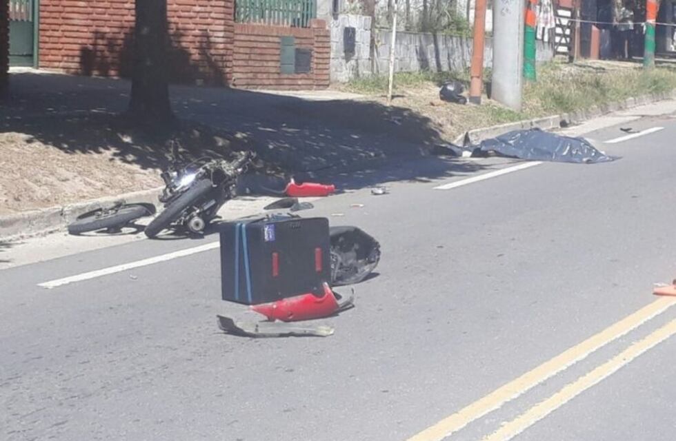 Se le quebró la horquilla de la moto, se cayó y murió en el acto