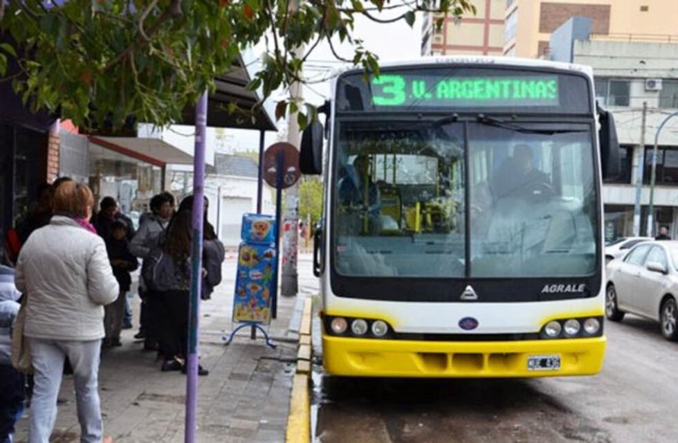 Paran en Santa Rosa los choferes de Autobuses Santa Fe hasta que les paguen