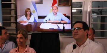 El mandatario estuvo acompañado por la ministra Silvina Frana\u002E (@gobsantafe)