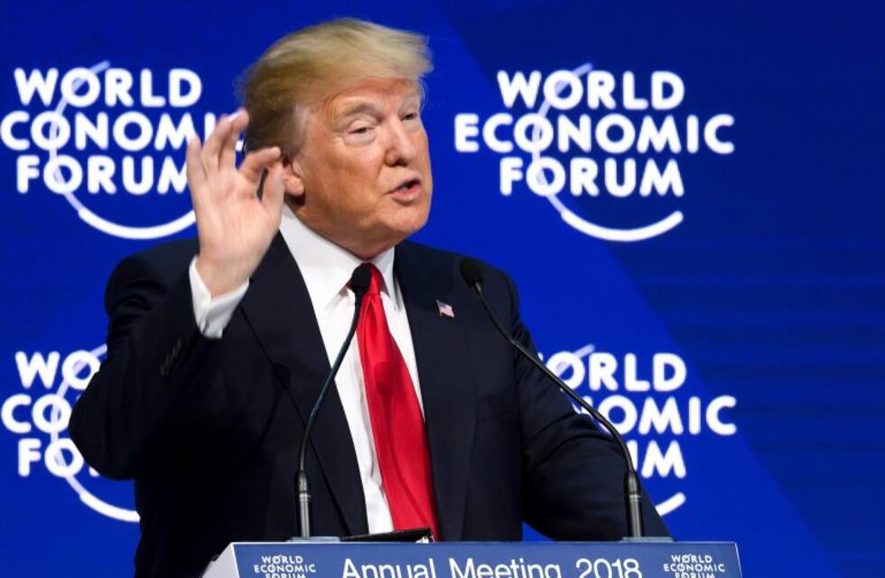 Trump fue abucheado en Davos por sus ataques a la prensa