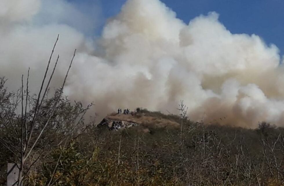 Incendio en Alta Gracia: siete dotaciones de bomberos y dos aviones hidrantes trabajaron en el siniestro