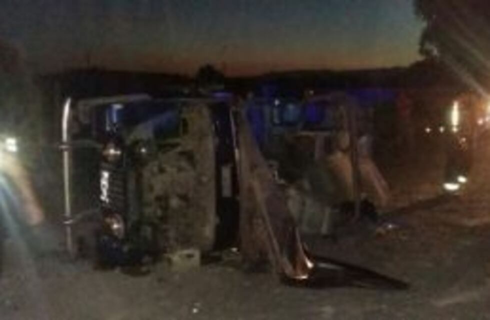 Un muerto y dos heridos tras un vuelco en San Carlos