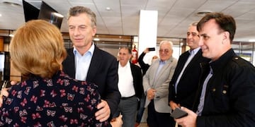 La breve reunión se llevó a cabo en el Aeropuerto Internacional Islas Malvinas\u002E (Facebook)