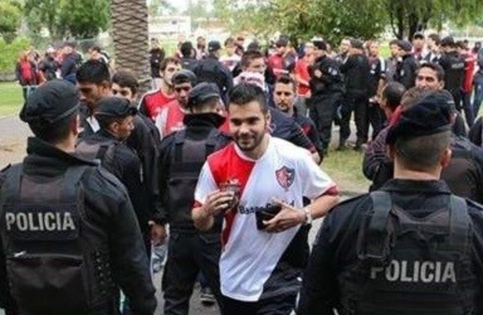 Newell's-Independiente, con 5 mil hinchas visitantes y 457 efectivos policiales