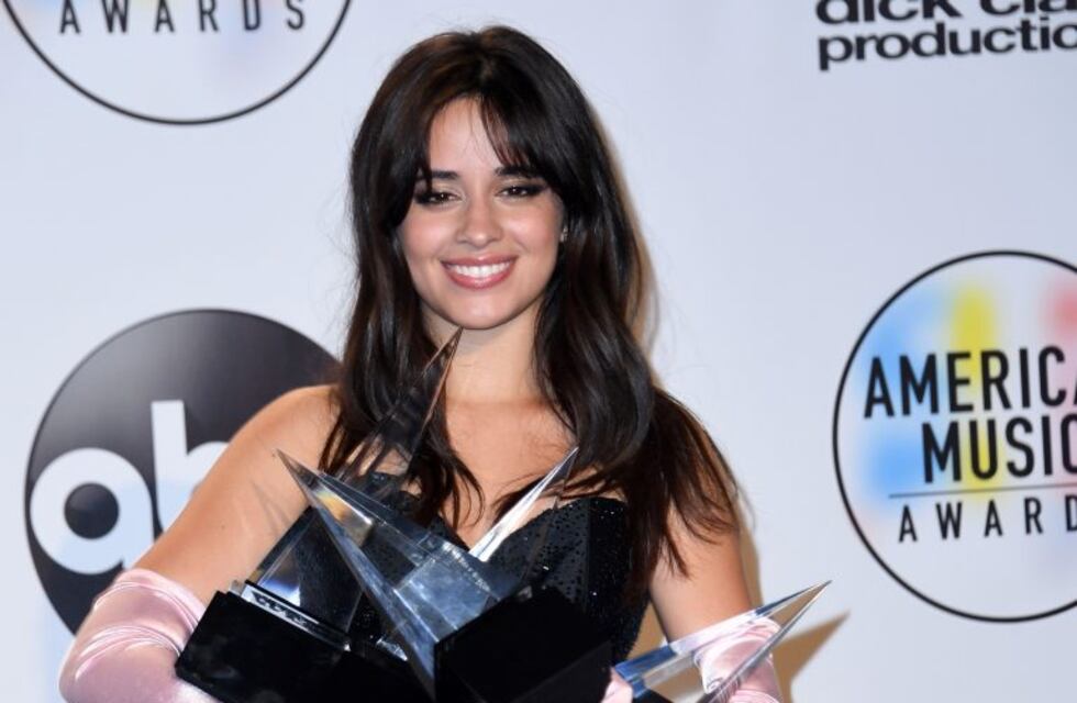 Tras lanzar su nuevo disco, Camila Cabello compartió una sensual selfie: "El amor te vuelve loco"