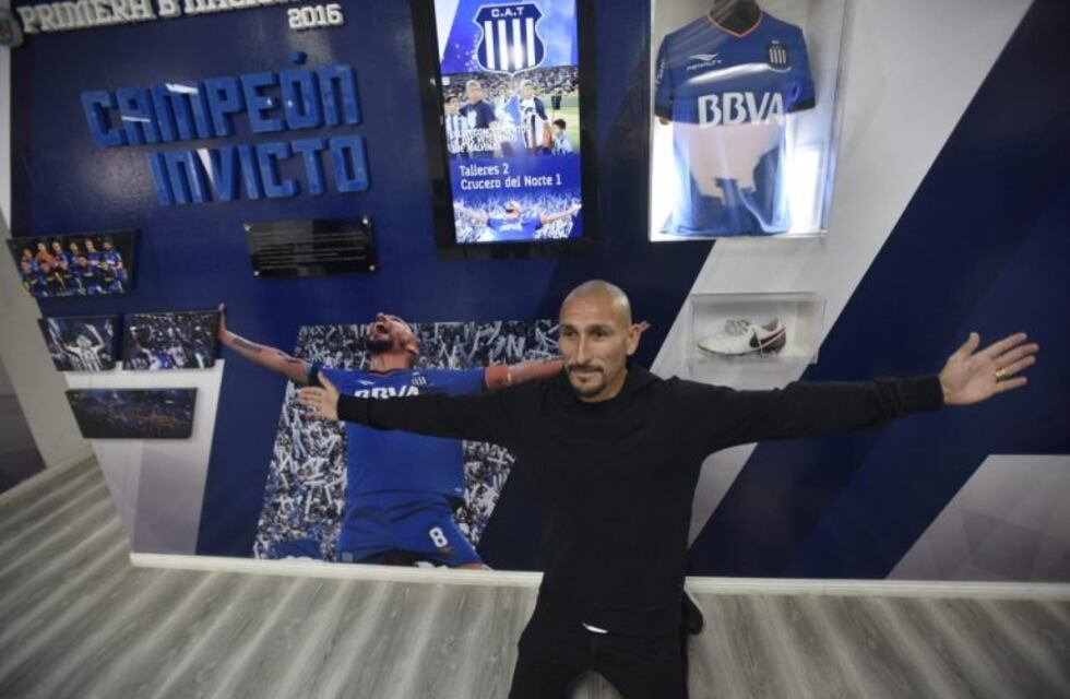 ¡Gigante! El Cholo Guiñazú fue a la sede de Talleres y revolucionó el centro de la Ciudad