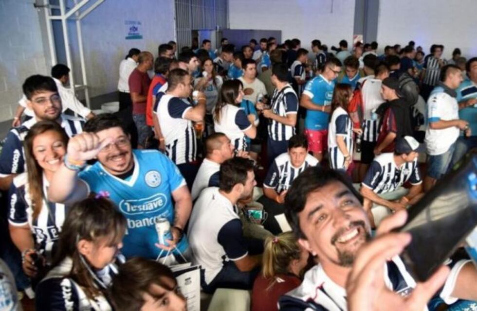Videos: así viven los hinchas de Talleres y de Belgrano el ingreso al Mario Kempes