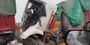 Los vehículos permanecían detenidos sobre el corredor al amanecer\u002E (@emergenciasar)