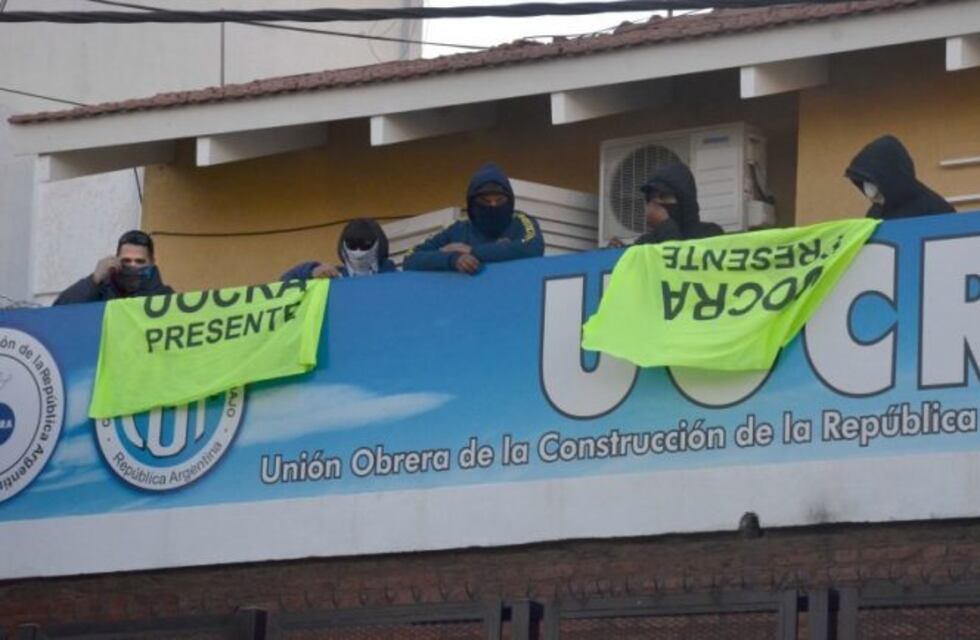 Continúa la toma en la sede de la UOCRA en Neuquén