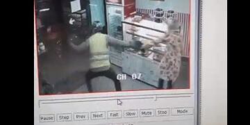 Violento robo en una pastelería\u002E