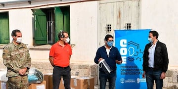 COE entregando insumos