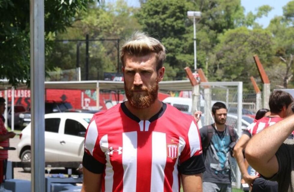 El misionero Jonatan Shunke en un difícil momento de Estudiantes