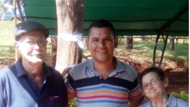 El suboficial Gularte con Gregoria Staud\u002E (MisionesOnline)