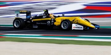 El franco argentino Sacha Fenestraz, en la Fórmula 3 Europea (2018)\u002E