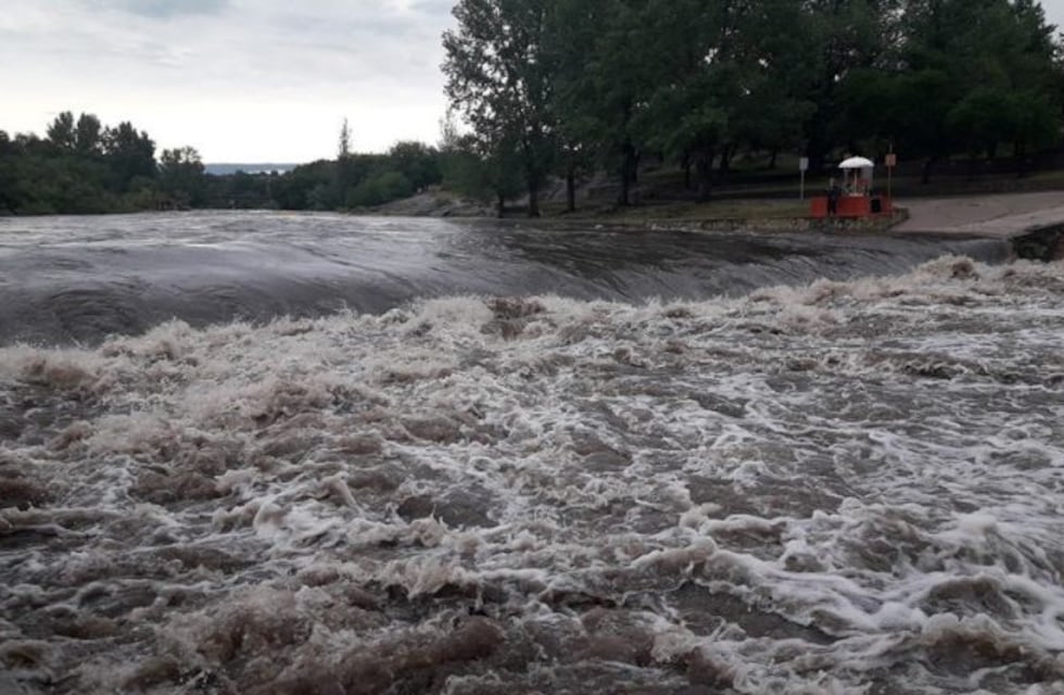 Carlos Paz: ingresó una creciente de 2 metros
