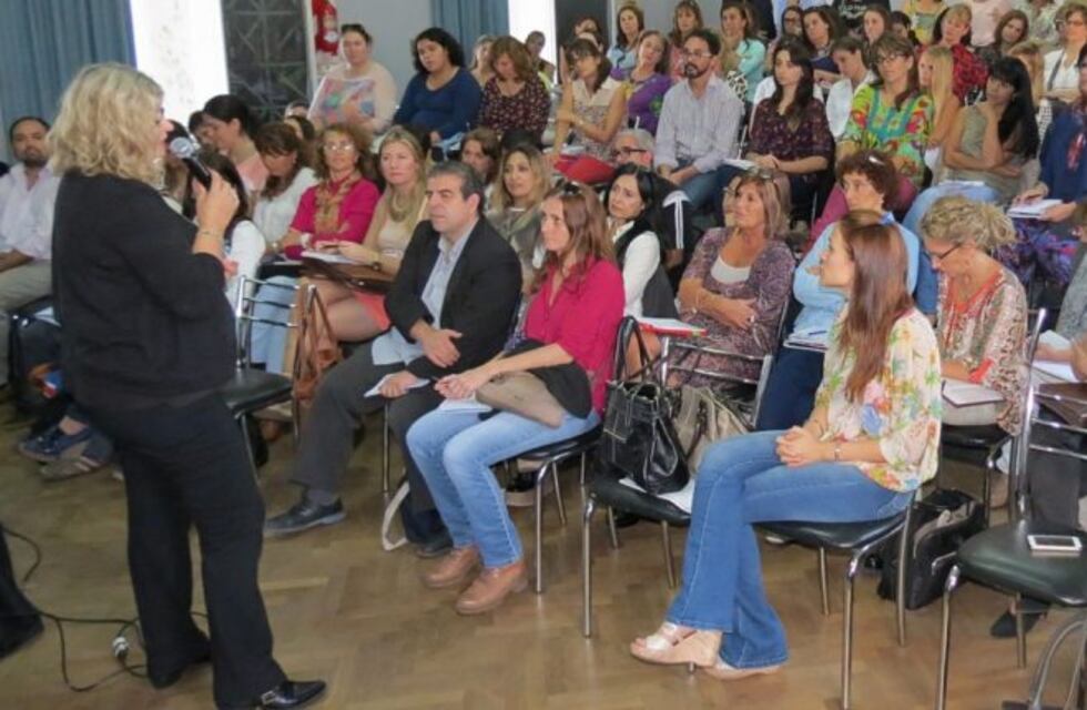 Sin clases en las aulas, los maestros debaten la futura Ley de Educación Provincial