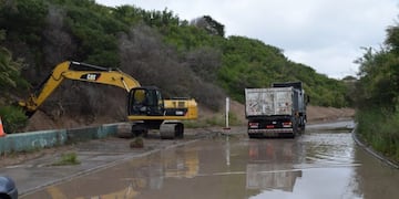 Mantenimiento en Av\u002E 2 hacia Escollera Sur de Puerto Quequén\u002E