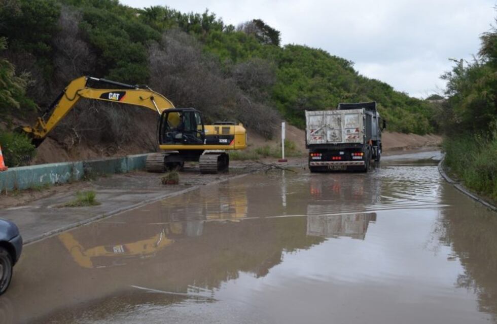 Mantenimiento en Avenida 2 hacia, Escollera Sur de Puerto Quequén