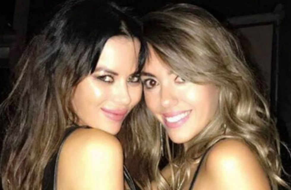 Karina Jelinek y Floppy Tesouro levantaron la temperatura con un sensual beso